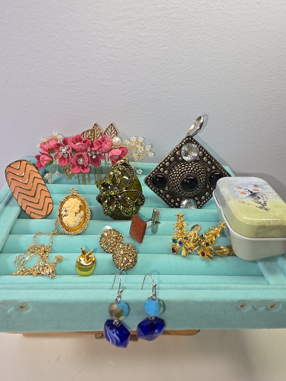 #2587, EXQUISITE, VICTORIAN  LOT  11 ITEMS, NECKLACE, PENDANT, RING, EARRINGS ET